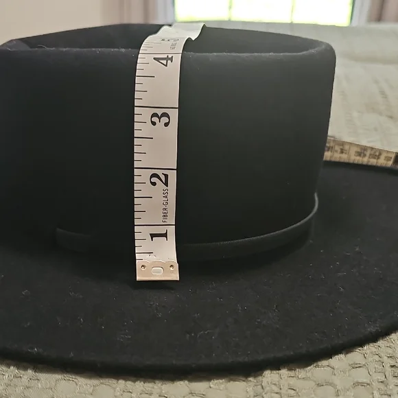 Classic Black Felt Wide-Brim Hat with Chin Strap - Picture 6 of 8